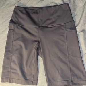 YOGALICIOUS 7in short with pockets